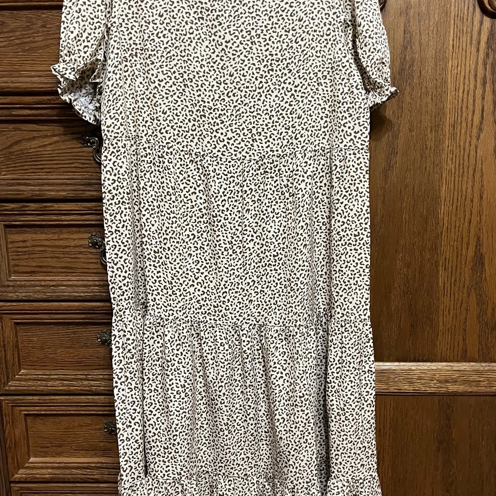 Cream/brown leopard print short sleeve maxi tiered dress, medium, smoke free